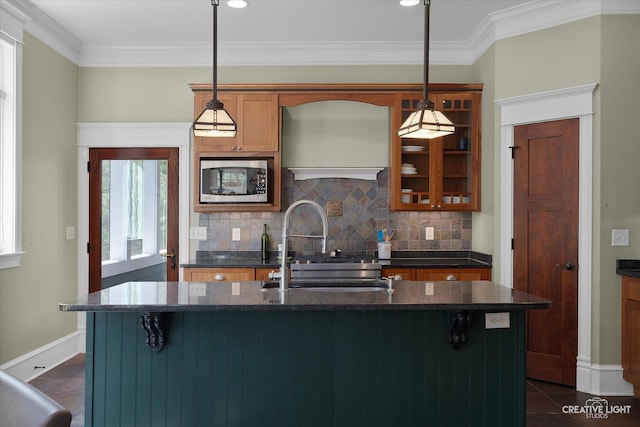 5900G Red Gate Ln, Yorkville, IL 60560 - kitchen featuring stainless steel microwave, a sink, an island with sink, backsplash, and ornamental molding