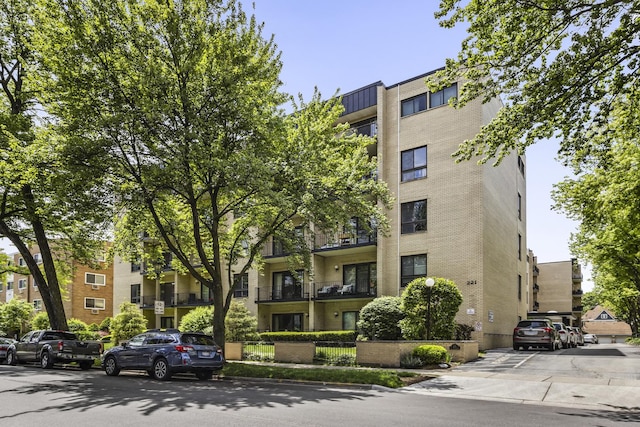 221 N Kenilworth Ave Unit 310, Oak Park, IL 60302 - view of apartment building / complex
