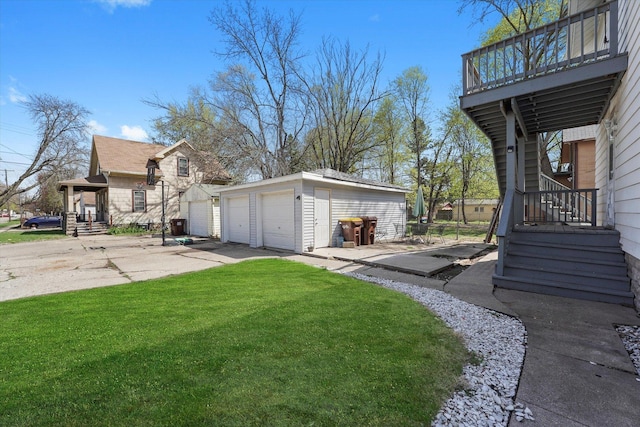 view of yard featuring a detached garage and an outbuilding