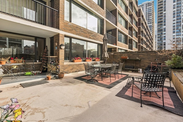 1555 N Sandburg Ter Unit 115K, Chicago, IL 60610 - view of patio / terrace with outdoor dining area