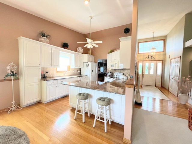 16313 Chickadee Cir, Orland Park, IL 60467 - kitchen with tasteful backsplash, white appliances, light wood-type flooring, and a peninsula