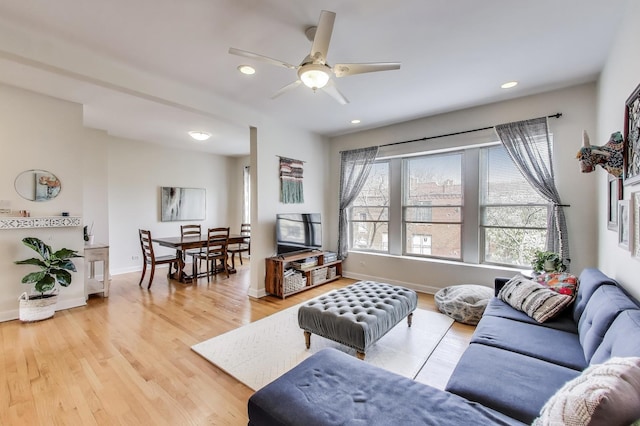 living room featuring recessed lighting, light wood-style flooring, ceiling fan, and baseboards