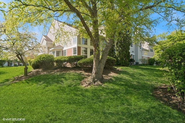 838 Old Checker Rd Unit D-4, Buffalo Grove, IL 60089 - view of grassy yard