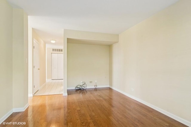 838 Old Checker Rd Unit D-4, Buffalo Grove, IL 60089 - spare room featuring wood finished floors and baseboards