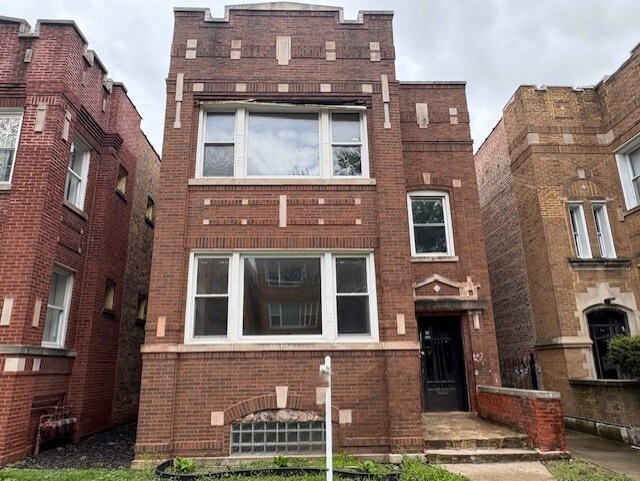 7747 S Cornell Ave, Chicago, IL 60649 - photo 1