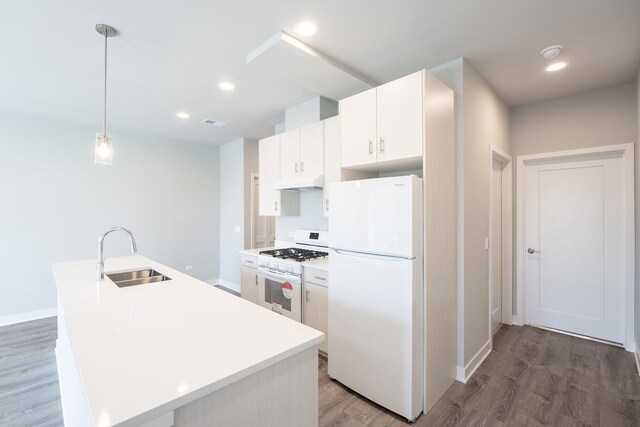 kitchen with white cabinetry, a sink, under cabinet range hood, light wood finished floors, and white appliances