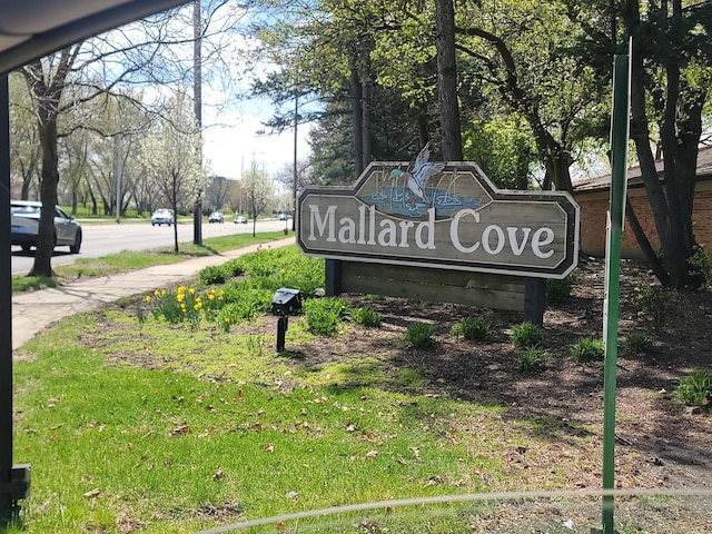 view of community / neighborhood sign
