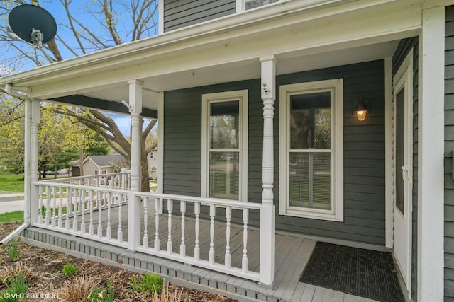 property entrance featuring covered porch