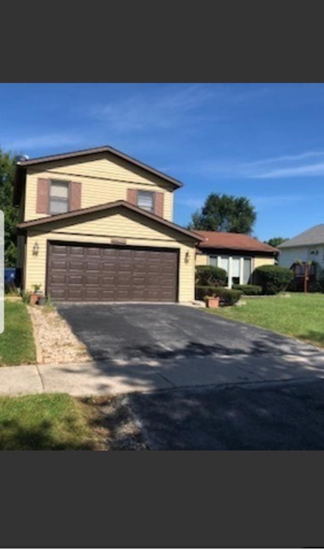 5326 Yale Ln, Matteson, IL 60443 - traditional-style home with aphalt driveway
