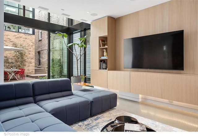 1833 W Evergreen Ave, Chicago, IL 60622 - living area with built in shelves