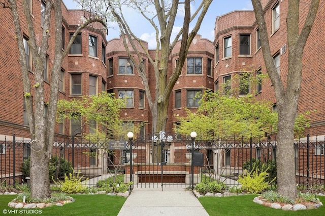 938 Washington Blvd Unit 3W, Oak Park, IL 60302 - surrounding community featuring fence