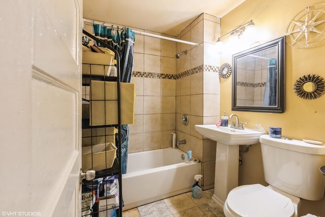 full bathroom featuring shower / bath combo with shower curtain and toilet