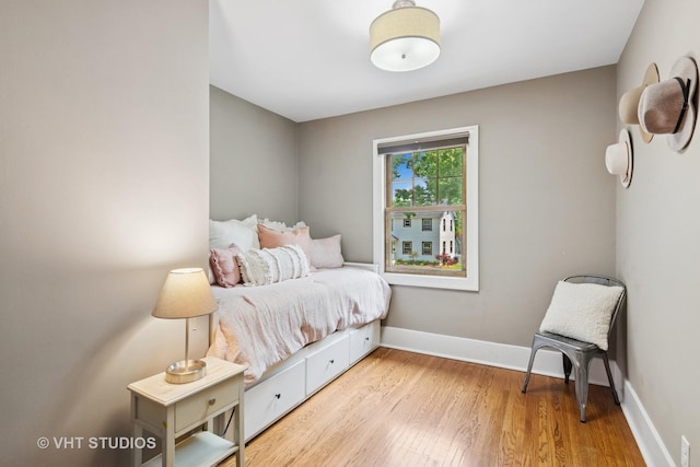 122 Logan Ave, Geneva, IL 60134 - bedroom featuring wood finished floors and baseboards