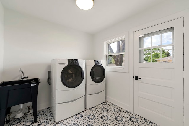 1100 Leicester Rd, Elk Grove Village, IL 60007 - laundry room with independent washer and dryer and baseboards