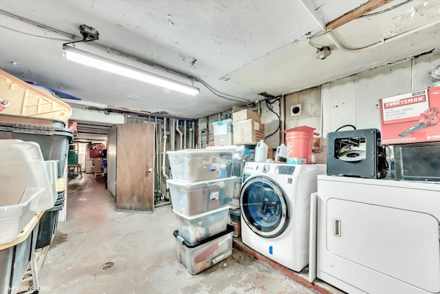 unfinished below grade area featuring washer and clothes dryer