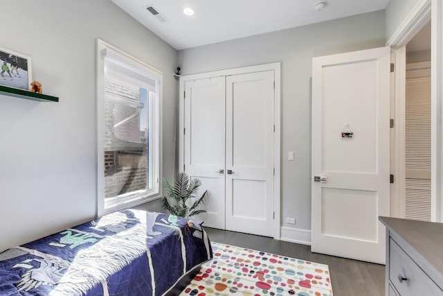 bedroom featuring visible vents, recessed lighting, wood finished floors, and a closet