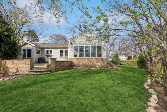 214 E Woodland Rd E, Lake Bluff, IL 60044 - back of property with a yard
