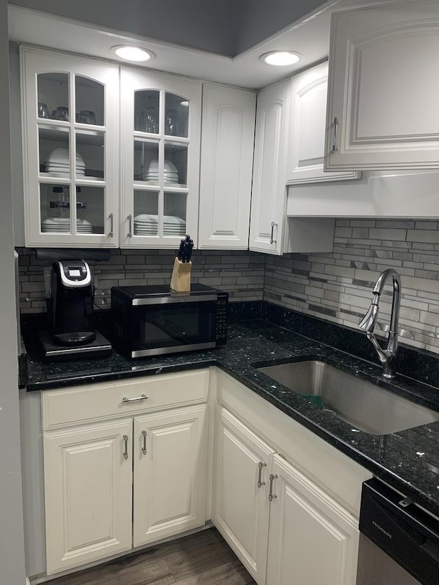 2345 185th Ct Unit 25, Lansing, IL 60438 - kitchen featuring white cabinets, a sink, stainless steel appliances, tasteful backsplash, and glass insert cabinets