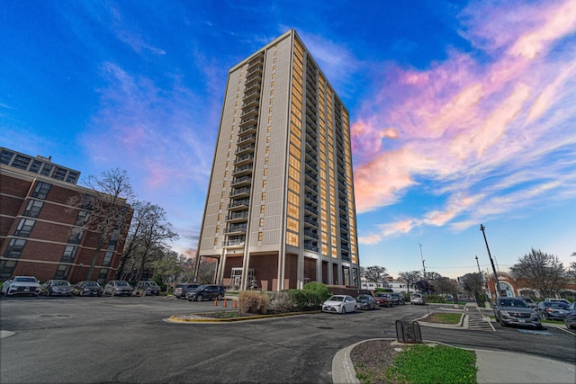 2901 S Michigan Ave Unit 1702, Chicago, IL 60616 - view of building exterior with uncovered parking