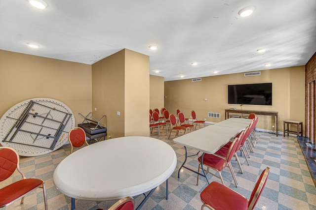 2901 S Michigan Ave Unit 1702, Chicago, IL 60616 - dining room with baseboards, recessed lighting, and visible vents