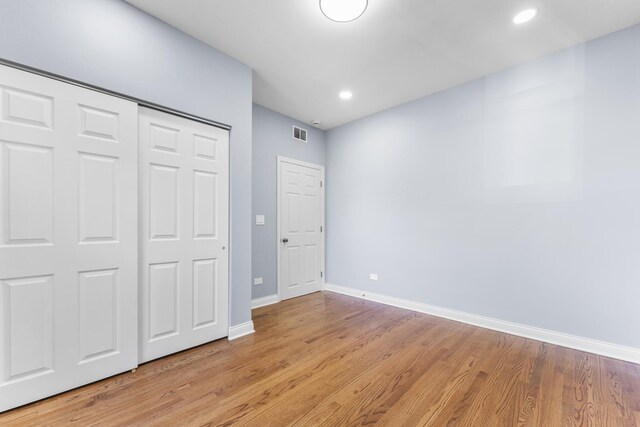 unfurnished bedroom with recessed lighting, light wood-style floors, a closet, baseboards, and visible vents