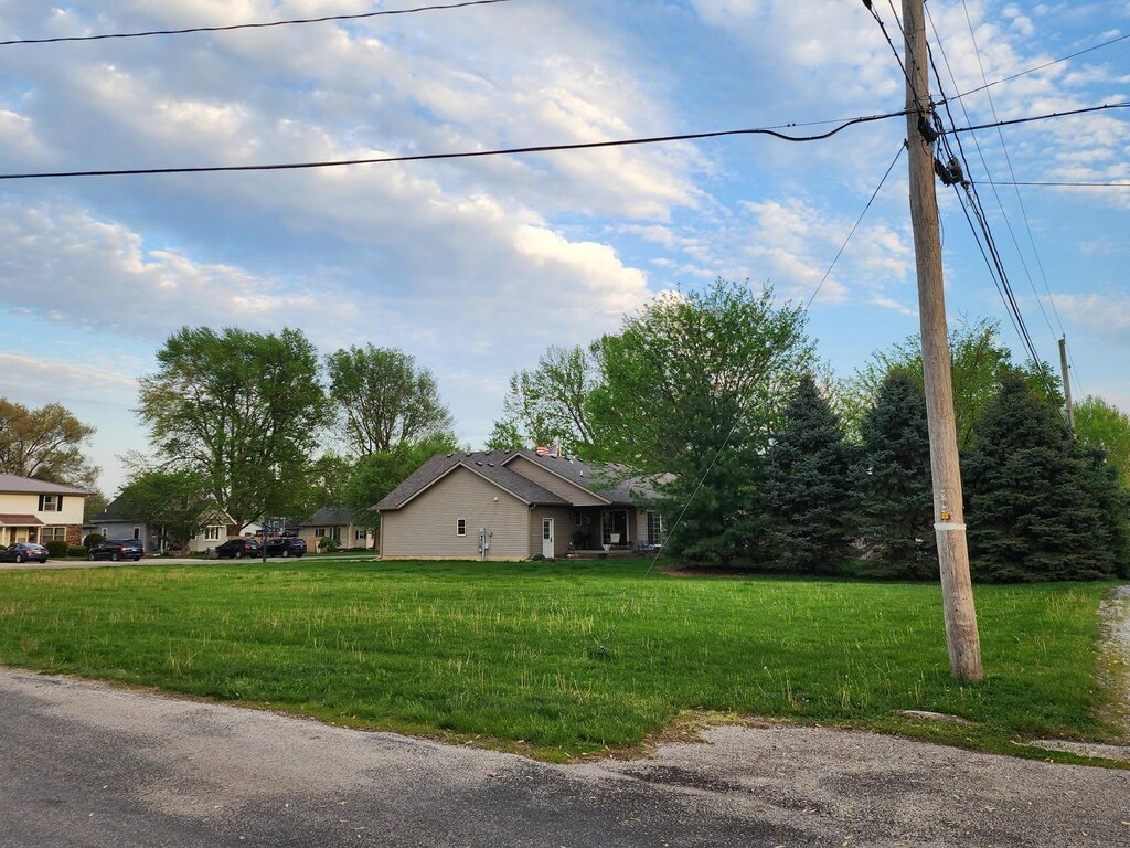 515 Oglesby Ave, Lincoln, IL 62656 - photo 3