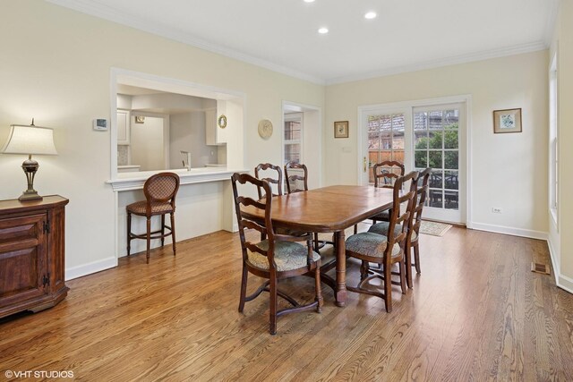 dining area with visible vents, wood finished floors, baseboards, ornamental molding, and recessed lighting