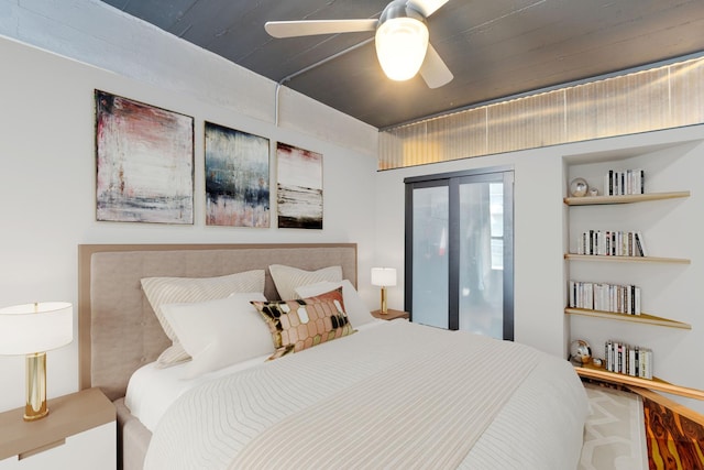 bedroom featuring ceiling fan