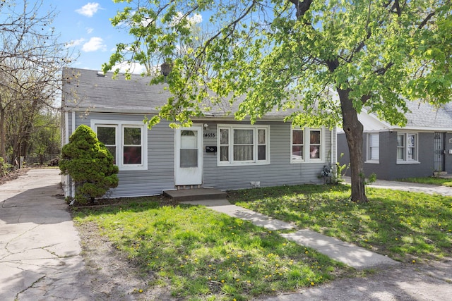 14533 Ashland Ave, Harvey, IL 60426 - view of front of property featuring a front yard
