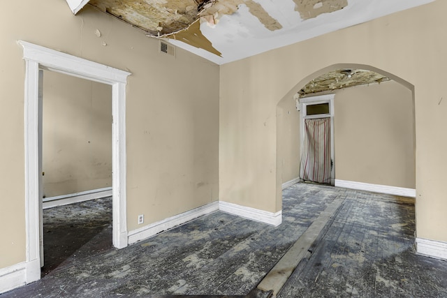 1516 S Homan Ave, Chicago, IL 60623 - unfurnished room with visible vents, arched walkways, and baseboards