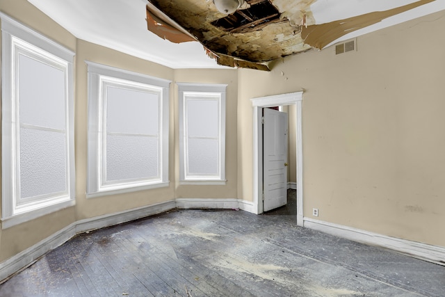 1516 S Homan Ave, Chicago, IL 60623 - unfurnished room with baseboards and visible vents