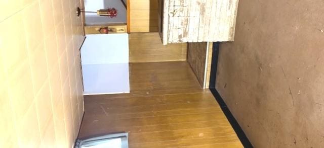 525 Mackinaw Ave, Calumet City, IL 60409 - hall featuring wood-type flooring