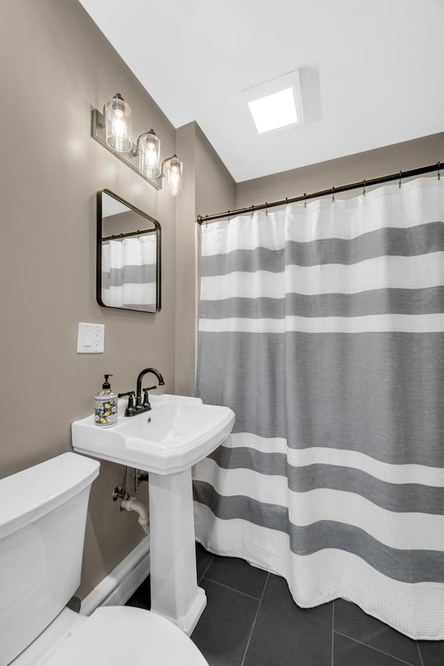 full bath with tile patterned flooring, toilet, and curtained shower