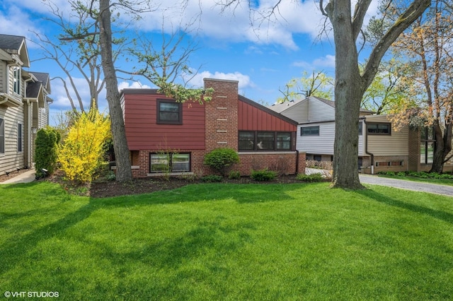view of front of property with brick siding and a front yard