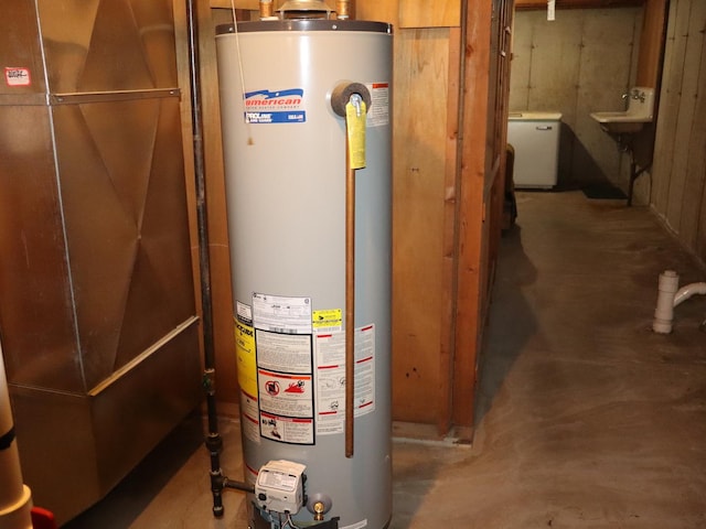 1605 Sharon Rd, Streator, IL 61364 - utility room with a sink, washer / dryer, and gas water heater