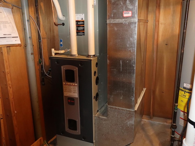 1605 Sharon Rd, Streator, IL 61364 - utilities featuring heating unit and gas water heater