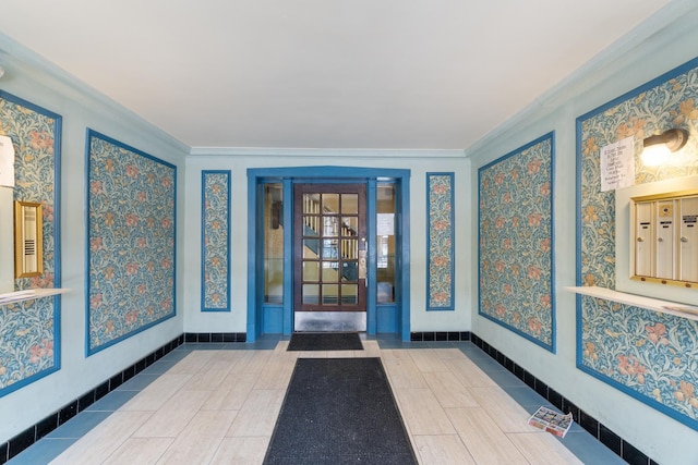 5545 S Kimbark Ave Unit 3, Chicago, IL 60637 - foyer entrance with crown molding and baseboards