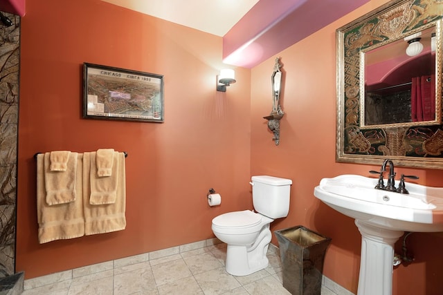 3842 N Alta Vista Ter, Chicago, IL 60613 - bathroom featuring toilet and a sink