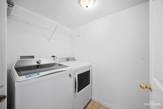 1025 Chaucer Ct E Unit B, Elgin, IL 60120 - laundry room with independent washer and dryer and baseboards