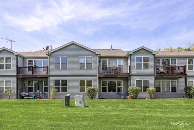 1025 Chaucer Ct E Unit B, Elgin, IL 60120 - rear view of house featuring a yard and a wooden deck