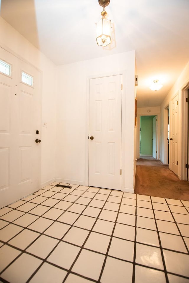 foyer entrance featuring baseboards