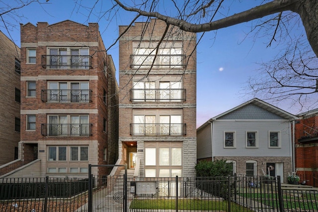 2515 W Harrison St Unit 1, Chicago, IL 60612 - view of property featuring a fenced front yard