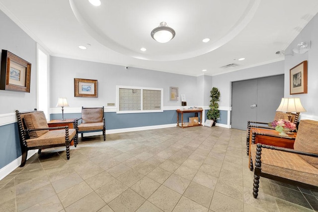 sitting room featuring recessed lighting, baseboards, and ornamental molding