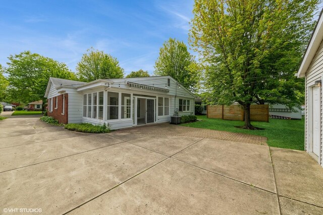 1008 N Vail Ave, Arlington Heights, IL 60004 - rear view of property featuring a sunroom