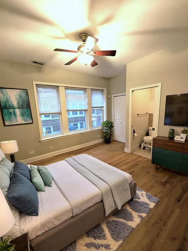 6912 N Lakewood Ave Unit 1W, Chicago, IL 60626 - bedroom with visible vents, baseboards, ceiling fan, and wood finished floors