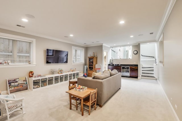 living room featuring beverage cooler, light colored carpet, crown molding, recessed lighting, and baseboards