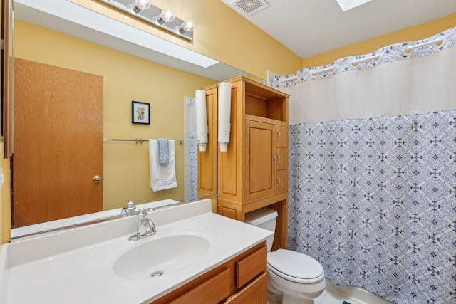 1011 Blackburn Dr, Grayslake, IL 60030 - full bath with toilet, vanity, and curtained shower