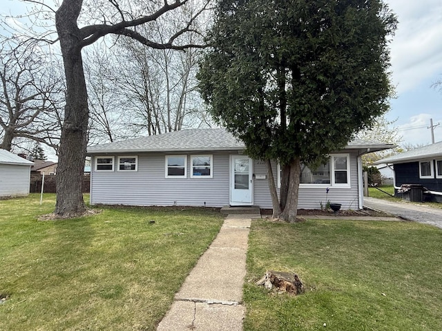 view of front of house with a front lawn