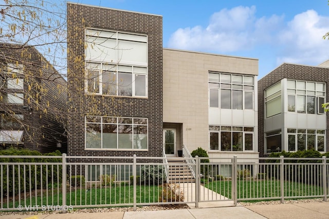 2109 N Campbell Ave Unit 2N, Chicago, IL 60647 - view of building exterior featuring a fenced front yard