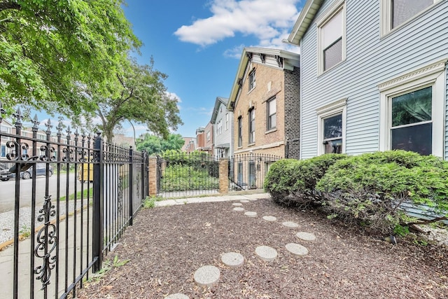2437 W Taylor St, Chicago, IL 60612 - view of yard featuring a residential view